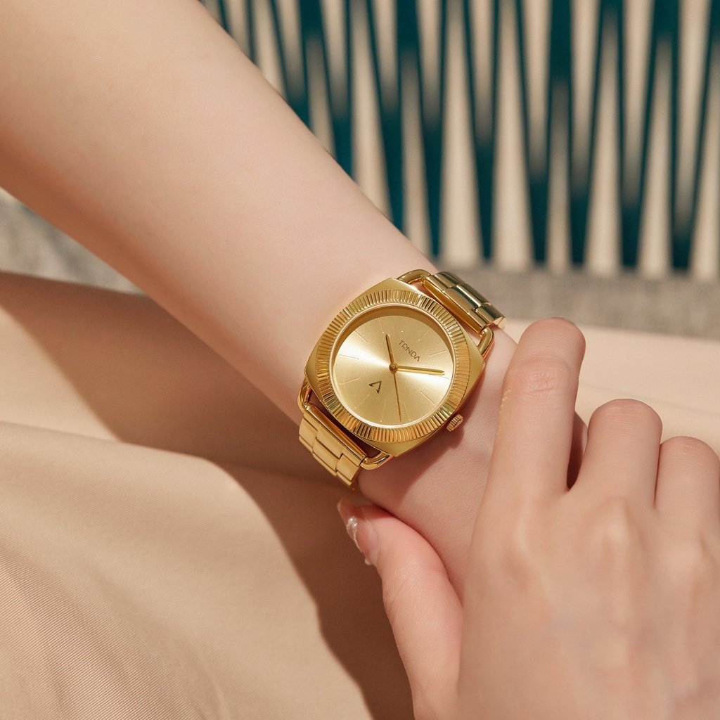 Trnda Women's Gold Stainless Steel Watch, Round Case | Trn-35.8g